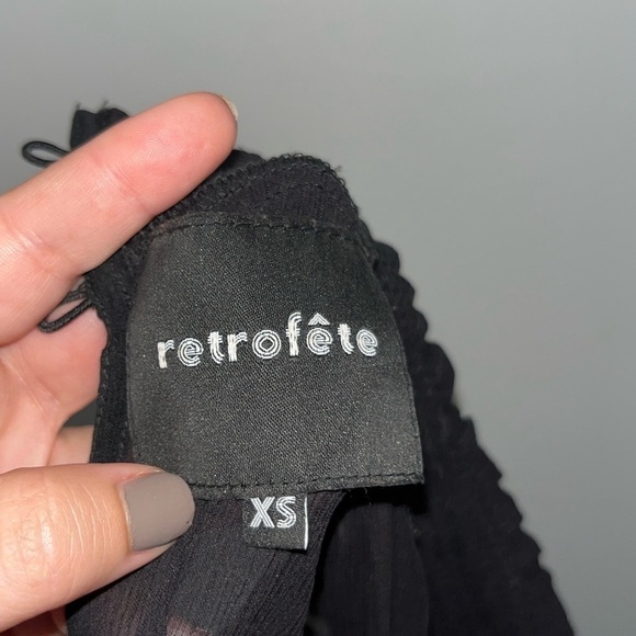 RETROFÊTE Black 100% Silk Mock Neck Blouse in Size XS - Picture 2 of 11